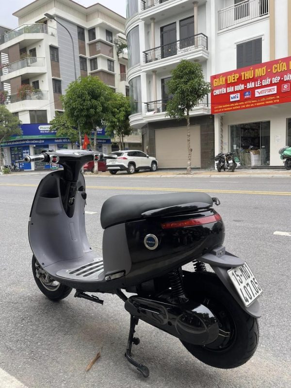 Có thể là hình ảnh về xe scooter, xe môtô và văn bản
